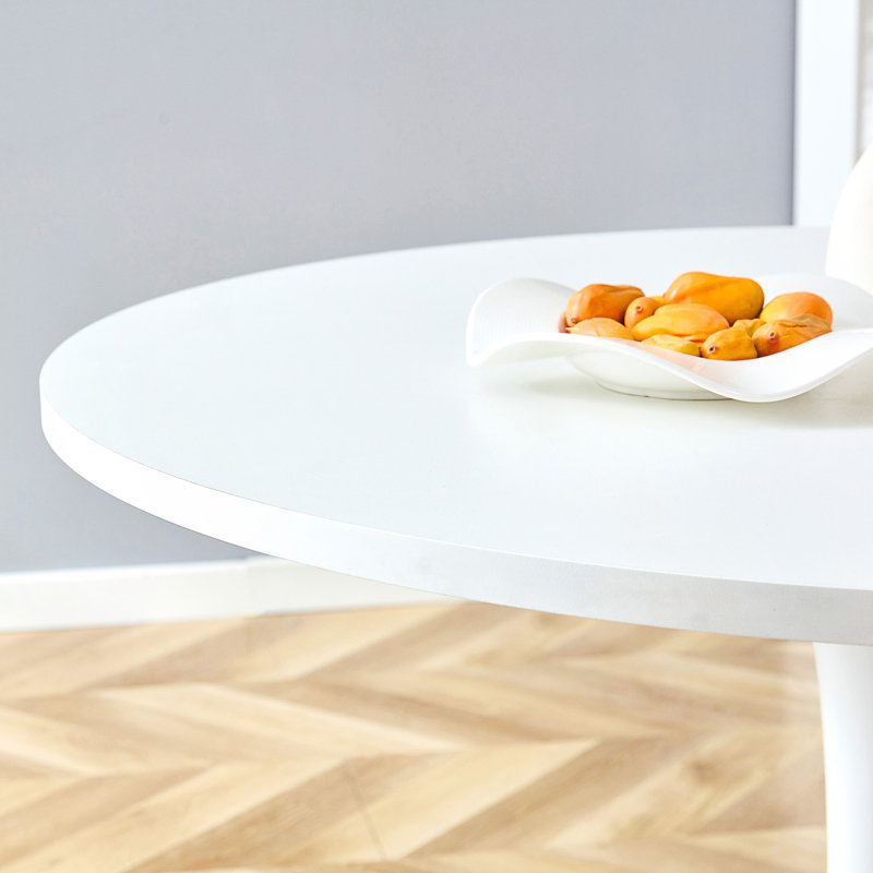 Ensemble de table de salle à manger en forme de sablier avec deux chaises rembourrées en polyuréthane et des pieds arqués en métal pour les espaces compacts.