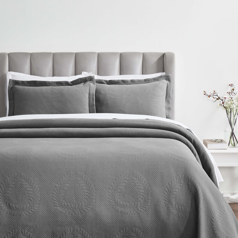 Peploi Medium Weight Jacquard Matelasse Floral Wreath 3 Piece Bedspread Set, Full Bedspread + 2 Standard Shams, Gray
