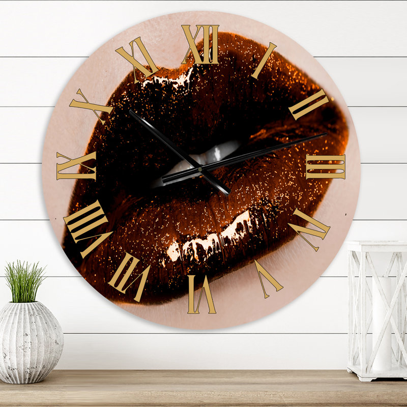 Gros plan sur la magnifique femme Lips II - horloge murale moderne, Surdimensionné