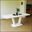 Table de salle à manger extensible en bois aggloméré avec pieds en forme de U, style industriel moderne, parfaite pour une utilisation polyvalente et durable-204317312