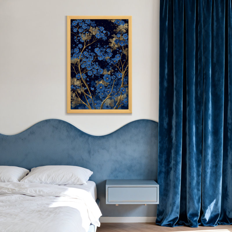 Plantes et fleurs avec fleurs bleues et branches dorées sur fond foncé, H 30 po x l 20 po, Toile tendue, Ne s’applique pas