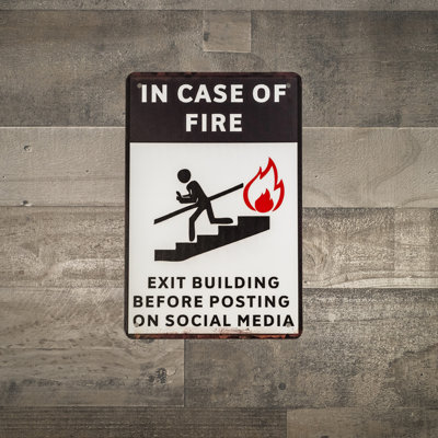 Drôle de métal en cas d'incendie, sortie de secours, panneau d'avertissement, décoration murale, bar, nouveauté
