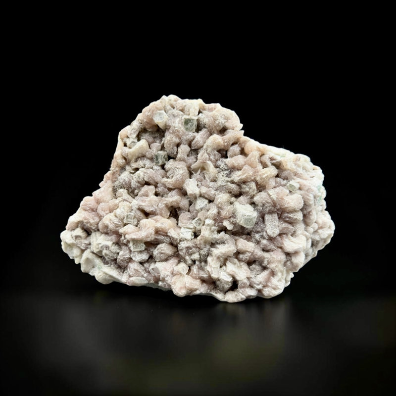 Amas de cristaux d'apophyllite verte naturelle et de stilbite
