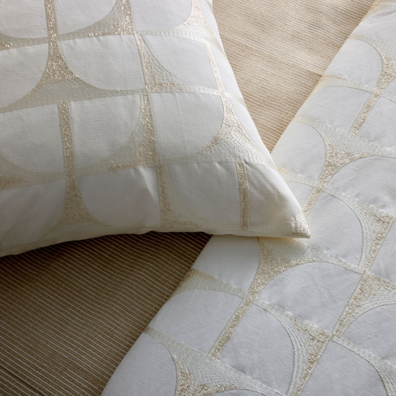 Arches Padded Throw