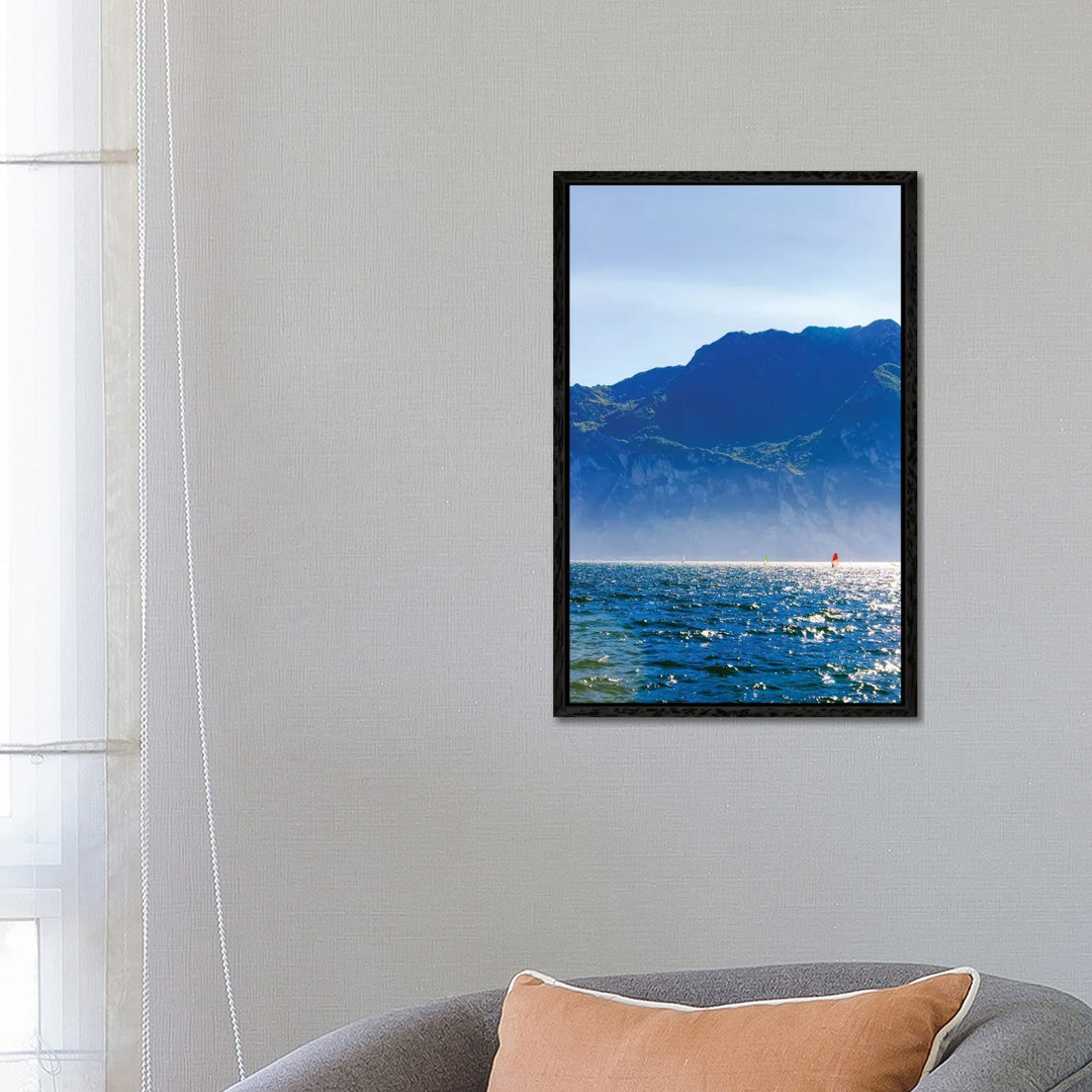 Windsurfen in Riva Del Garda von Susan Richey - Galerie Giclée auf Leinwand