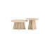 Ensemble de tables basses gigognes de style rétro. Disponible en finition noyer ou bois naturel. Tables d'appoint rondes avec pieds croisés. Idéal pour les salons et les salles à manger.