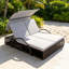 Chaise longue de patio pour 2 personnes avec cadre en acier, dossier inclinable réglable, table d'appoint cachée intégrée et accoudoirs courbés, mobilier d'extérieur polyvalent pour la cour et la piscine-1889968576