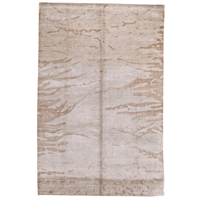 Tapis beige noué à la main 6 pi 2 po x 9 pi 5 po