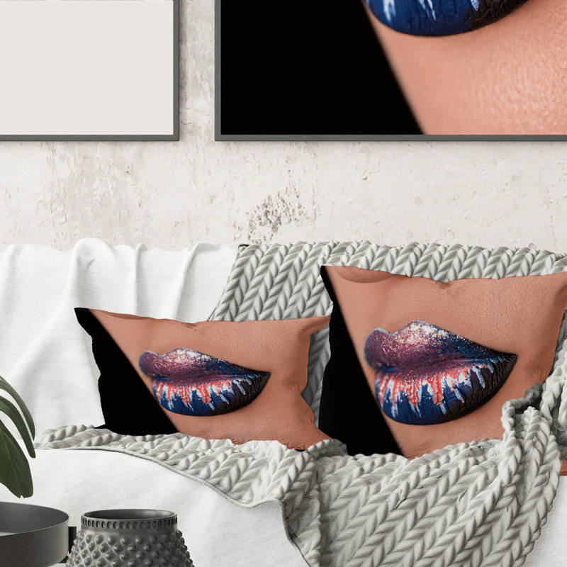 Housse et insert de coussin créatif Creative and Fashion Make up on Woman Lips
