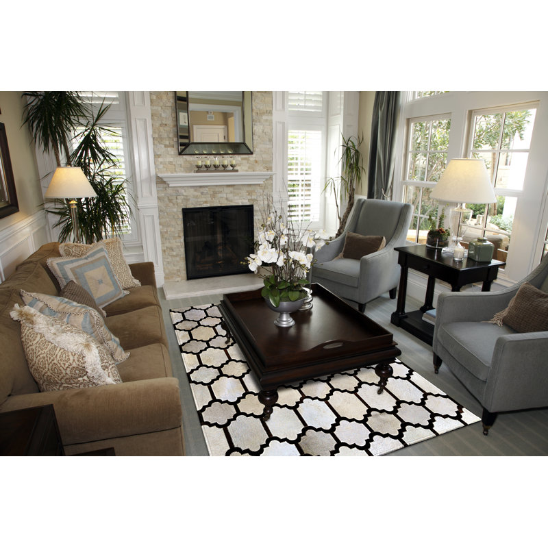 Area Cowhide Geometric Area Rug in Ivory/Cola, Rectangle 4' x 6'