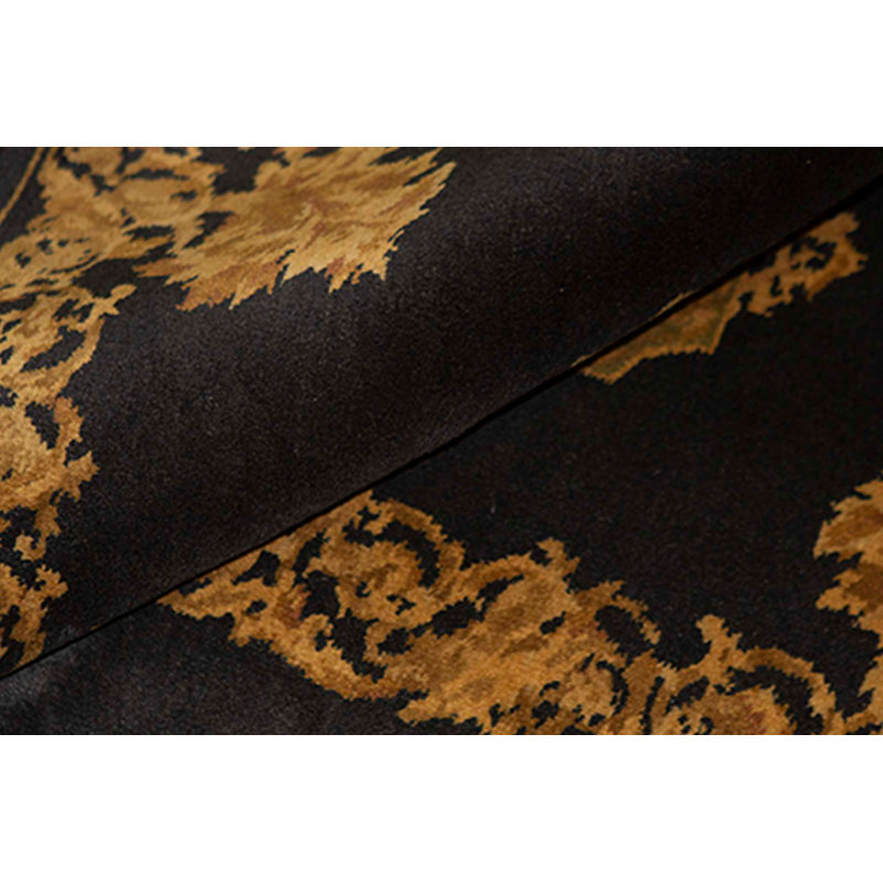 Wool Oriental Area Rug in Black/Gold