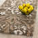 Tapis beige à motif floral Ellyona