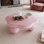 Table basse de 35 po en forme de nuage, table basse minimaliste moderne en forme de pétale avec pieds sphériques, table de salon Macaron rose pour enfants et animaux de compagnie
