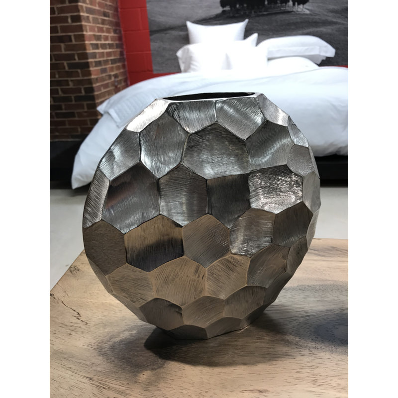 Facetado Round Silver Vase
