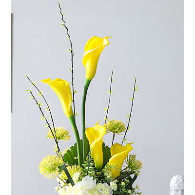 Arrangement floral artificiel dans un vase