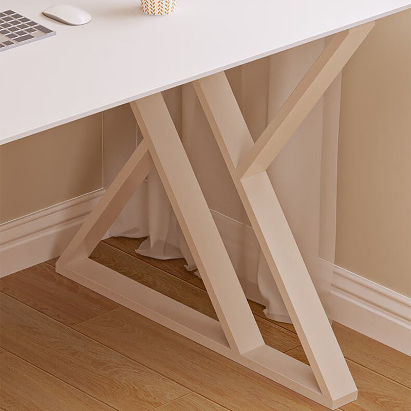 Bureau moderne de style crème avec pieds en fer, H 29,5 po x l 55,1 po x P 31,5 po