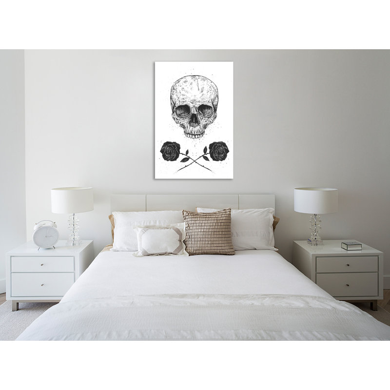 "Skull N 'Roses", toile tendue par Balazs Solti, H 30 po x l 20 po x P 1,5 po
