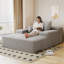 Chaise longue surdimensionnée en fausse fourrure moelleuse, idéale pour une détente confortable et un décor de salon élégant, gris