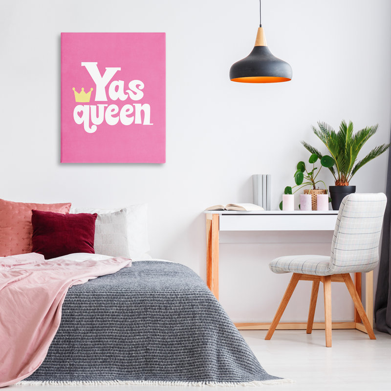 «Yas Queen with Crown» par Nataly White, H 40 po x l 30 po