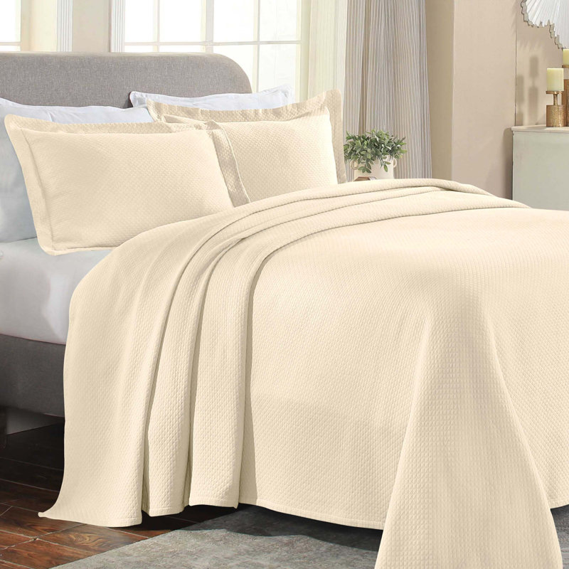 Ivory Cotton Matelassé Full Bedspread Set with Shams
