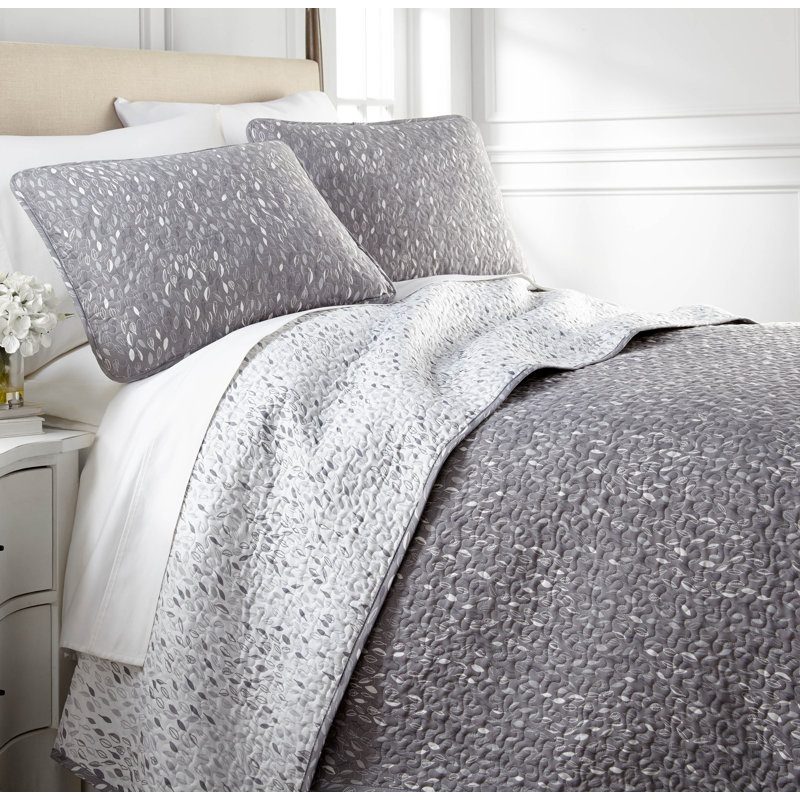 Ensemble de courtepointe réversible légère avec couvre-oreillers Botanical Leaves Collection, Gris