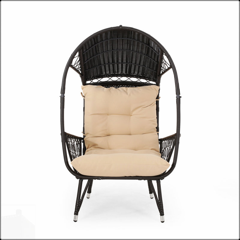Fauteuil à panier Malia avec faux coussin en rotin durable et coussins moelleux résistants à l'eau