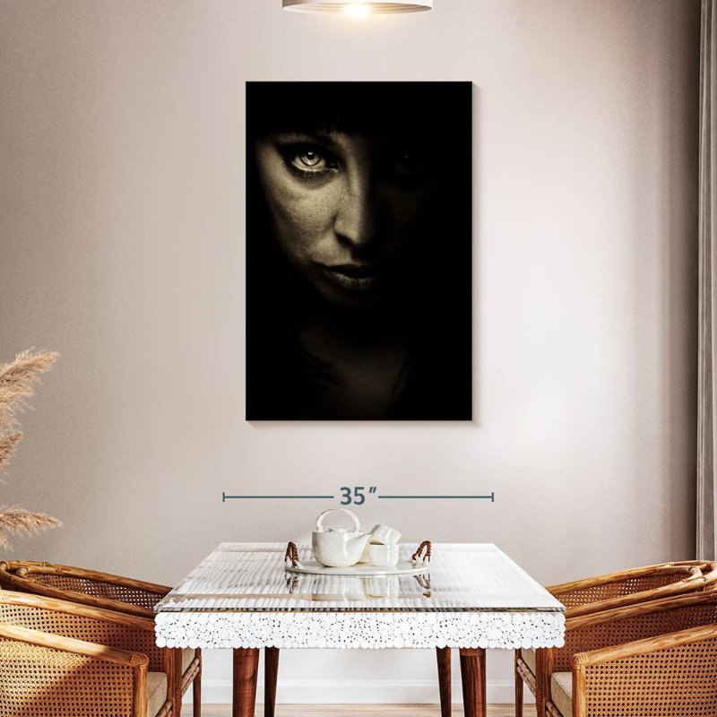 Portrait de femme effrayant, H 45 po x l 30 po