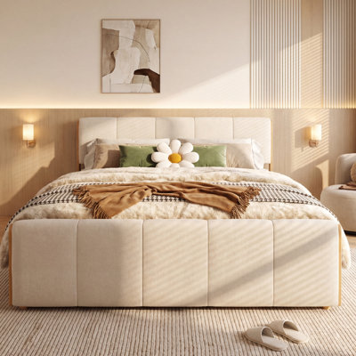 Lit plateforme tapissier néo-classique Mercer avec bordure en bois naturel et tête de lit à panneaux