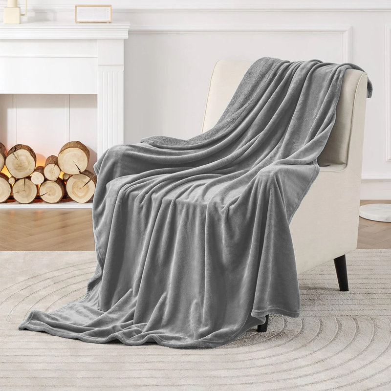 Ultra-Soft Mink Fleece Blanket - Plush, Lightweight & Warm - Cozy All-Season Throw For Bed & Sofa, Silver, 200cm x 150cm