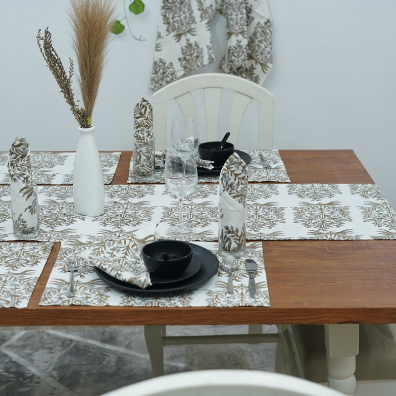 Chemin de table Red Barrel Studio® 16X70, chemin de table imprimé bloc, Vrindavan, gris, Rectangle 11 po