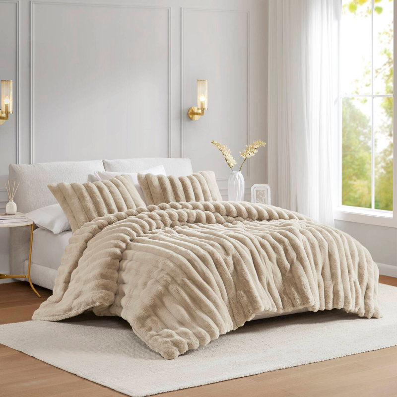 Ensemble d'édredon côtelé en fausse fourrure Ultrasoft, Taupe, Édredon pour très grand lit + 2 taies décorativ