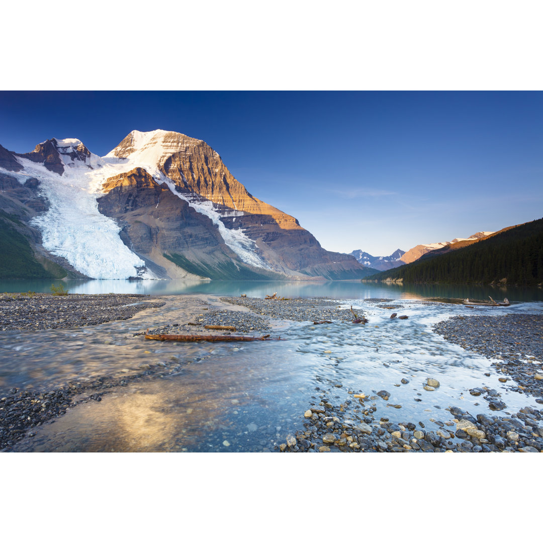 Morgen in den kanadischen Rocky Mountains von Glowingearth - Drucken