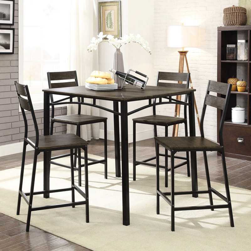 Table carrée 5 pièces à hauteur de comptoir avec 4 chaises hautes à dossier à lattes en brun antique et noir, style industriel pour 5 personnes de style transitionnel, avec table en bois et métal noir
