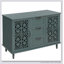 Meuble de rangement classique à deux portes et trois tiroirs pour un espace de vie organisé et un style de décoration intérieure élégant et intemporel.