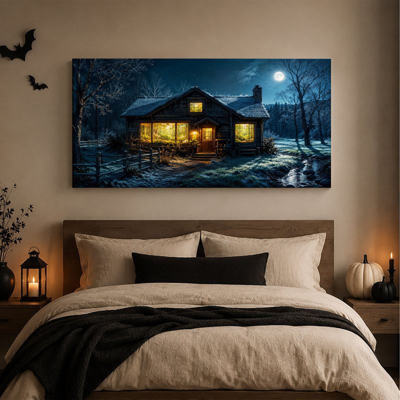 Cabane en bois rond enneigée aux fenêtres illuminées sous une toile murale d'Halloween, 32“W x 16”H