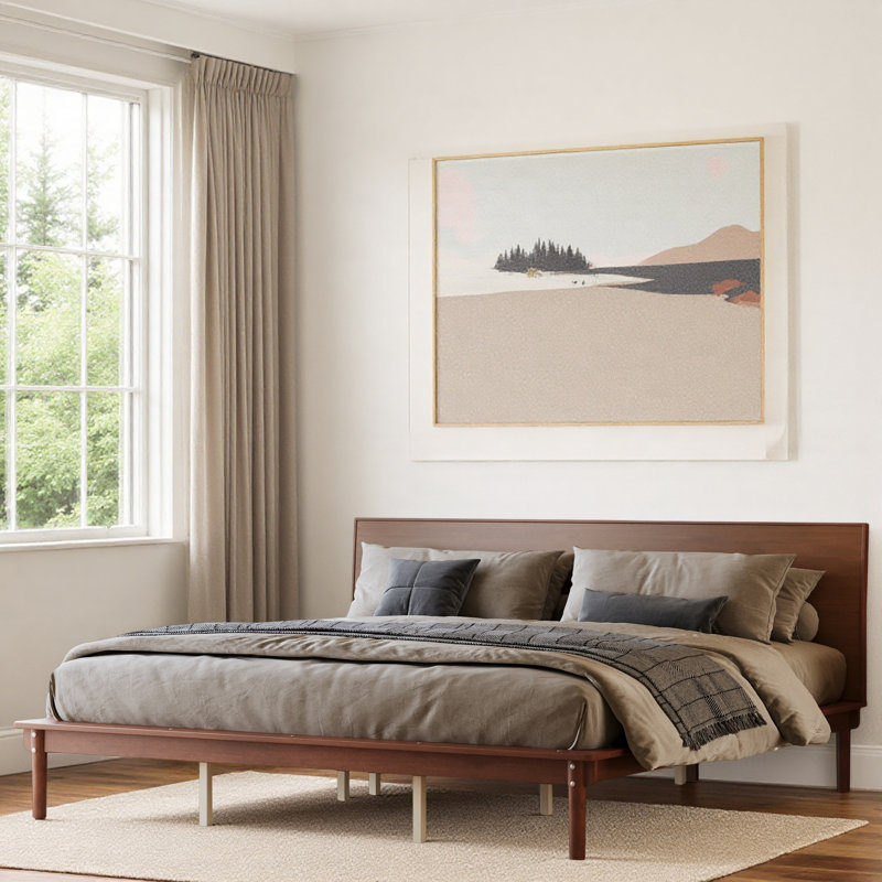 Lit plateforme de style moderne du milieu du siècle avec tête de lit légèrement inclinée et sommier à lattes robuste, Noyer