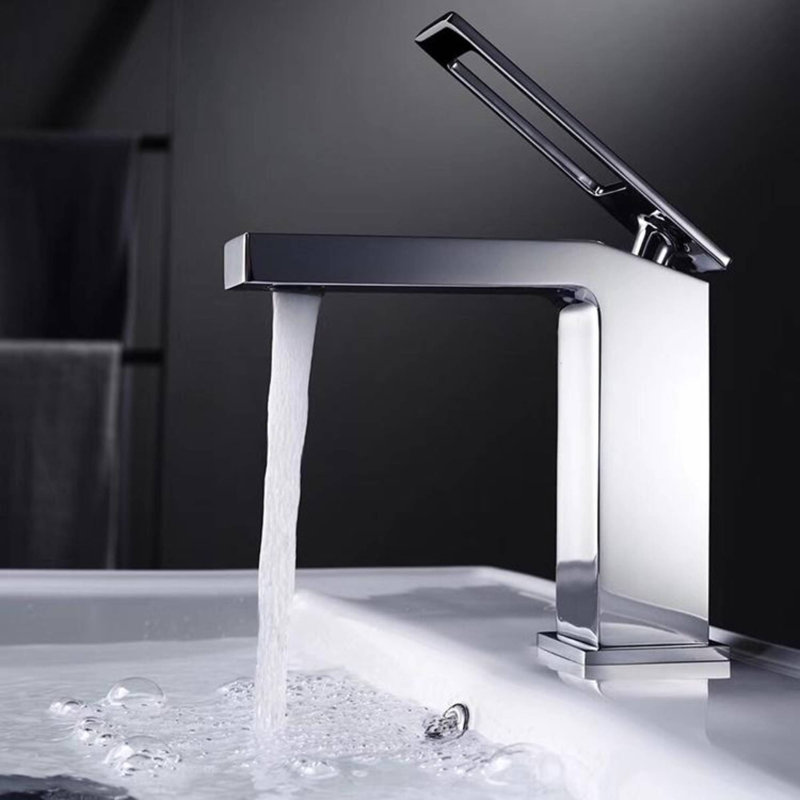Single-Hole Single-handle Bathroom Faucet with Drain Assembly, Chrome