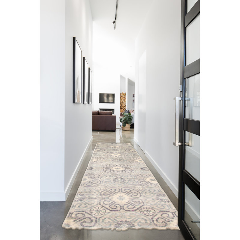 Tapis unique mystique gris 2 pi 9 po x 9 pi 8 po One Of A Kind