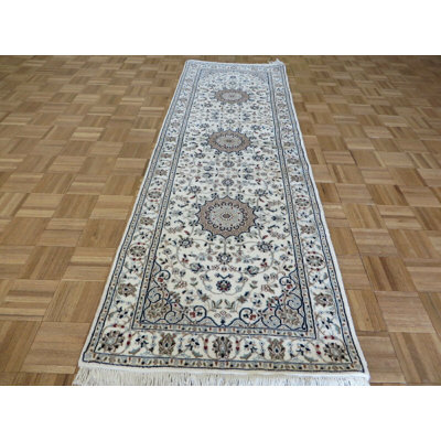 Tapis de couloir de conception unique noué à la main Ivoire 2 pi 8 po x 8 pi 1 po Annakaren Tapis décoratif