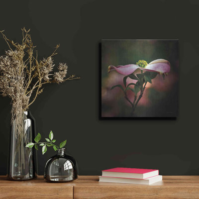 «Pink Dogwood I» par Debra Van Swearingen