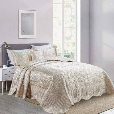 Polyester Paisley Quilt with Pillow Shams