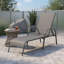 Chaise longue réglable pliante pour patio, piscine et cour arrière - gris foncé, structure en acier, dossier inclinable à 5 positions, capacité de 350 lb
