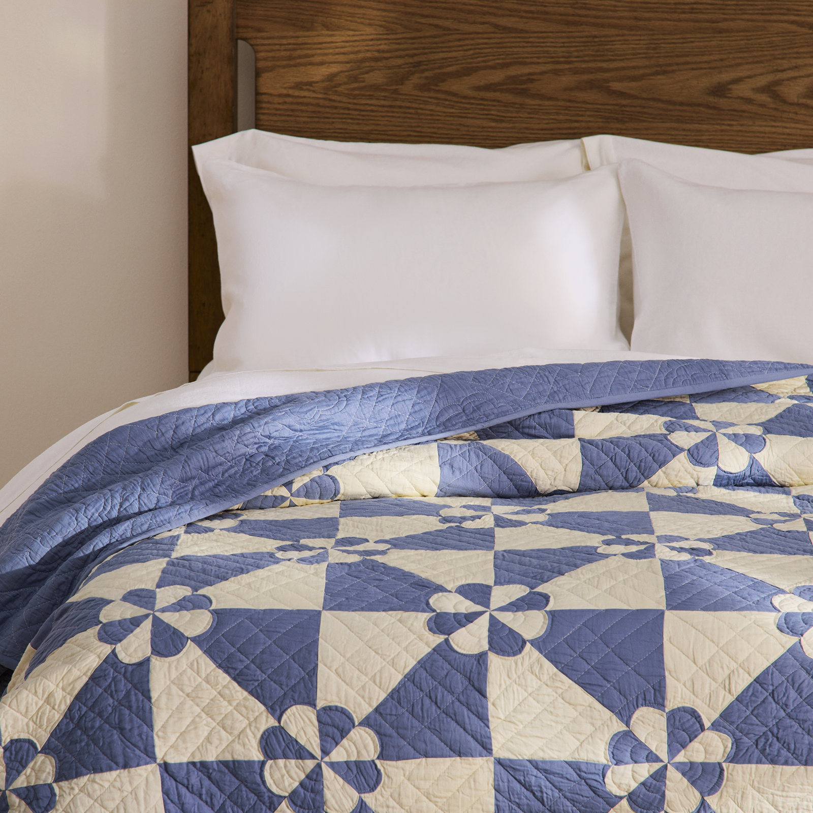 Sunny Side Quilt, Twin/Twin XL Quilt, Blue