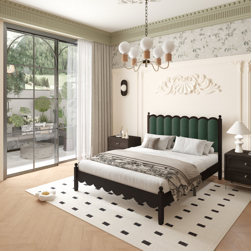 Base de lit plateforme en bois massif de style rétro Ines avec tête de lit tapissier en velours, Grand, Vert