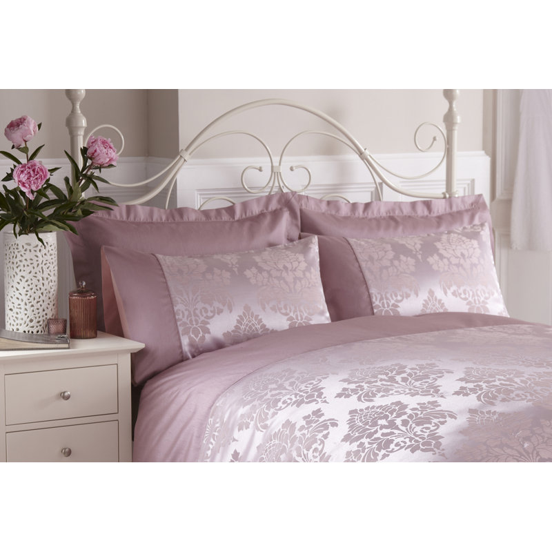 Minden Housewife Pillowcase