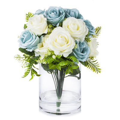 Arrangement floral roses en soie dans un vase