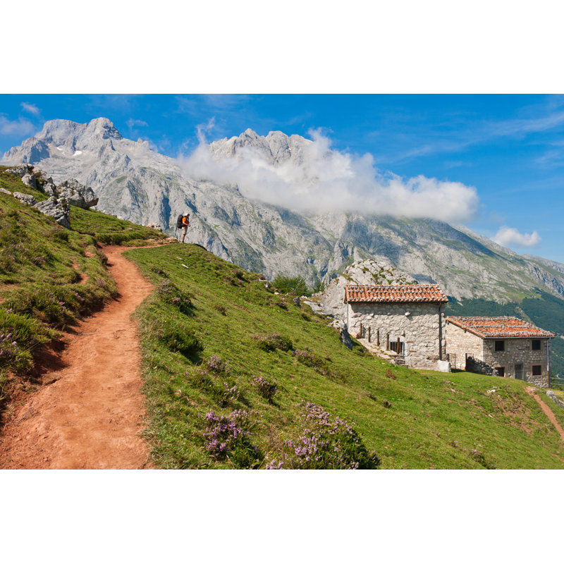 «A Hiker Man» par Irma Sanchez - photographie sur toile tendue, H 8 po x l 12 po
