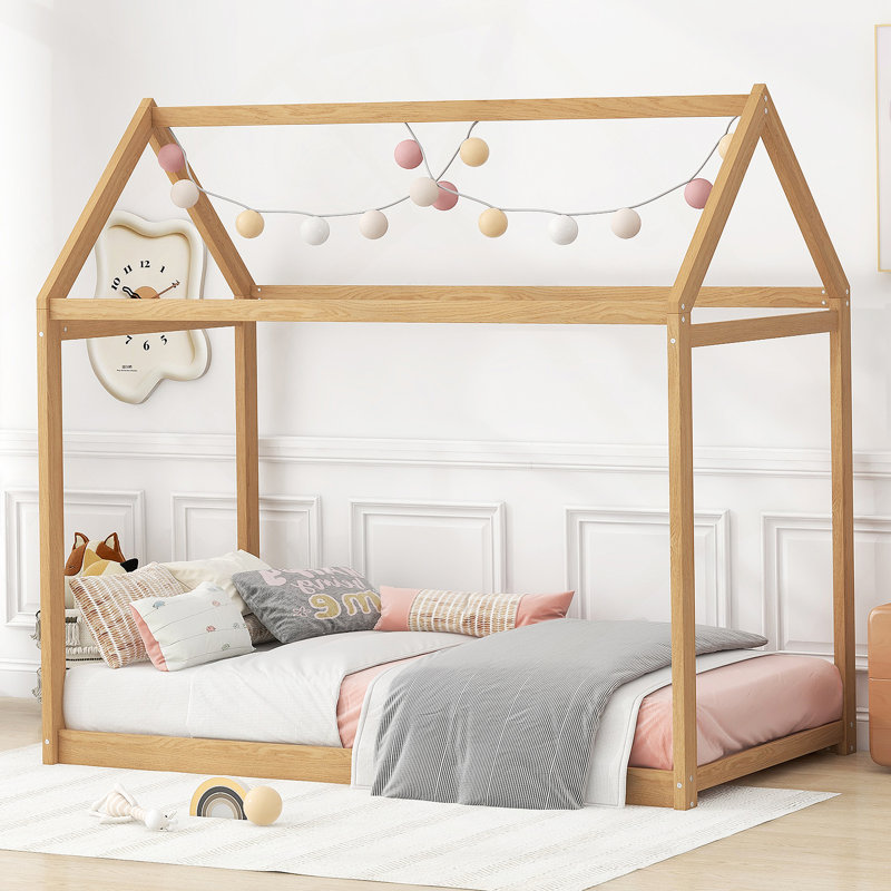 Lit simple en bois