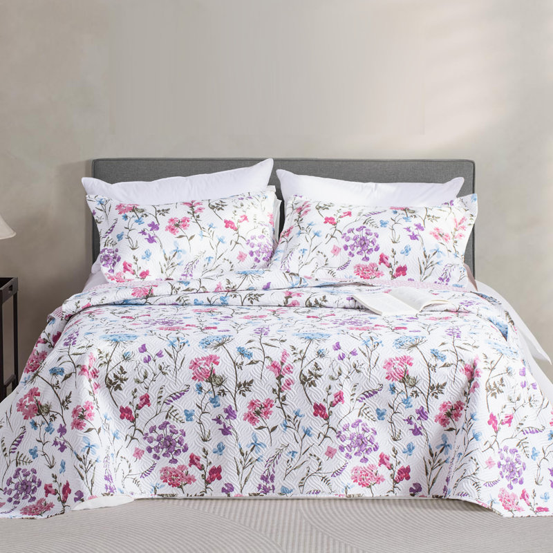 Kasentex Quilt Set - Lightweight Breadspread Coverlet Sets - All Season Bedding - Soft Light Summer Comforter, White Floral