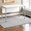 Bureau d'ordinateur à finition blanche avec pieds en métal argenté H 29,74 po x l 46,96 po x P 23,38 po Honore